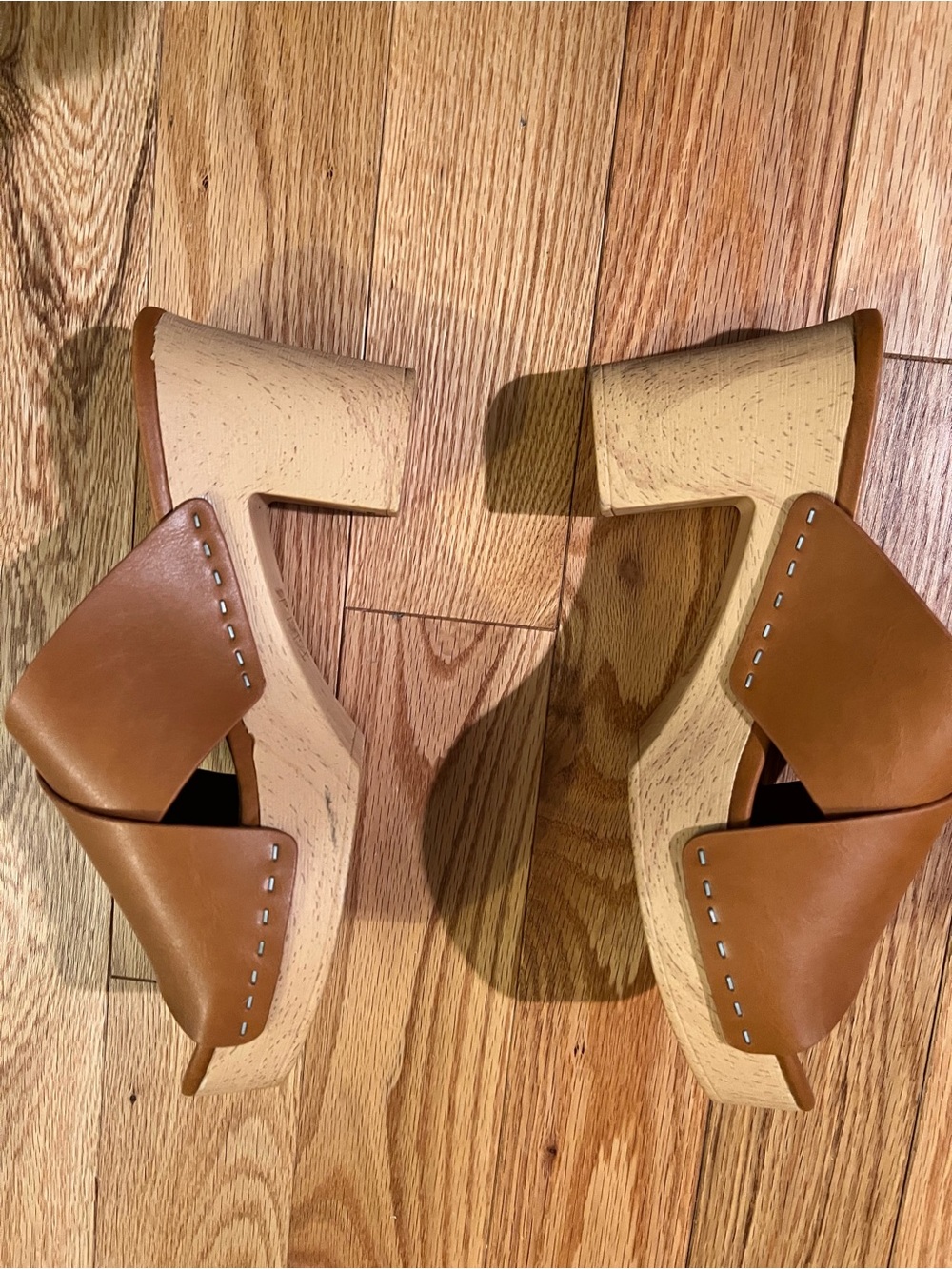 Women’s Tan Leather Cross-Strap Clog Heels - Picture 4 of 6